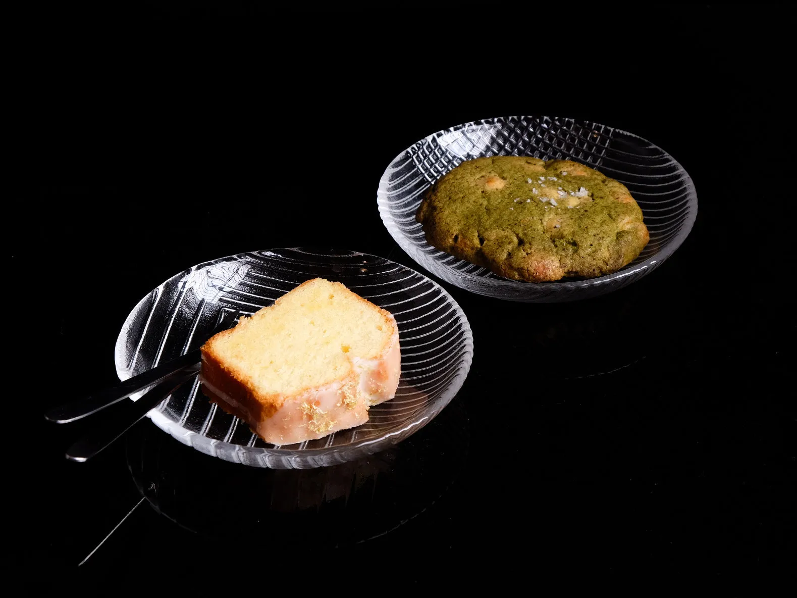 Hirota Glass Moyai Plate M Hash (2221N)
