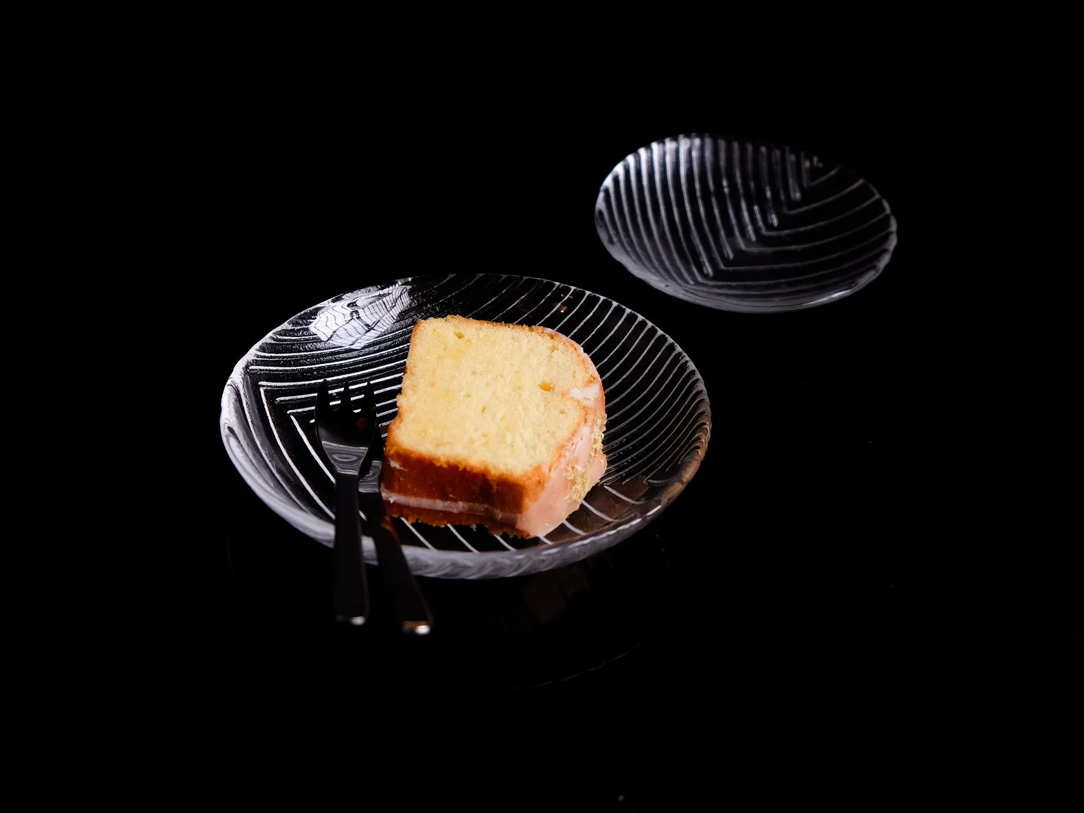 Hirota Glass Moyai Plate M Hash (2221N)