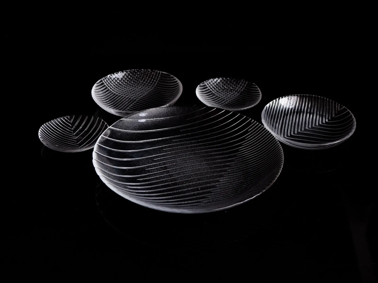 Hirota Glass Moyai Plate M Hash (2221N)
