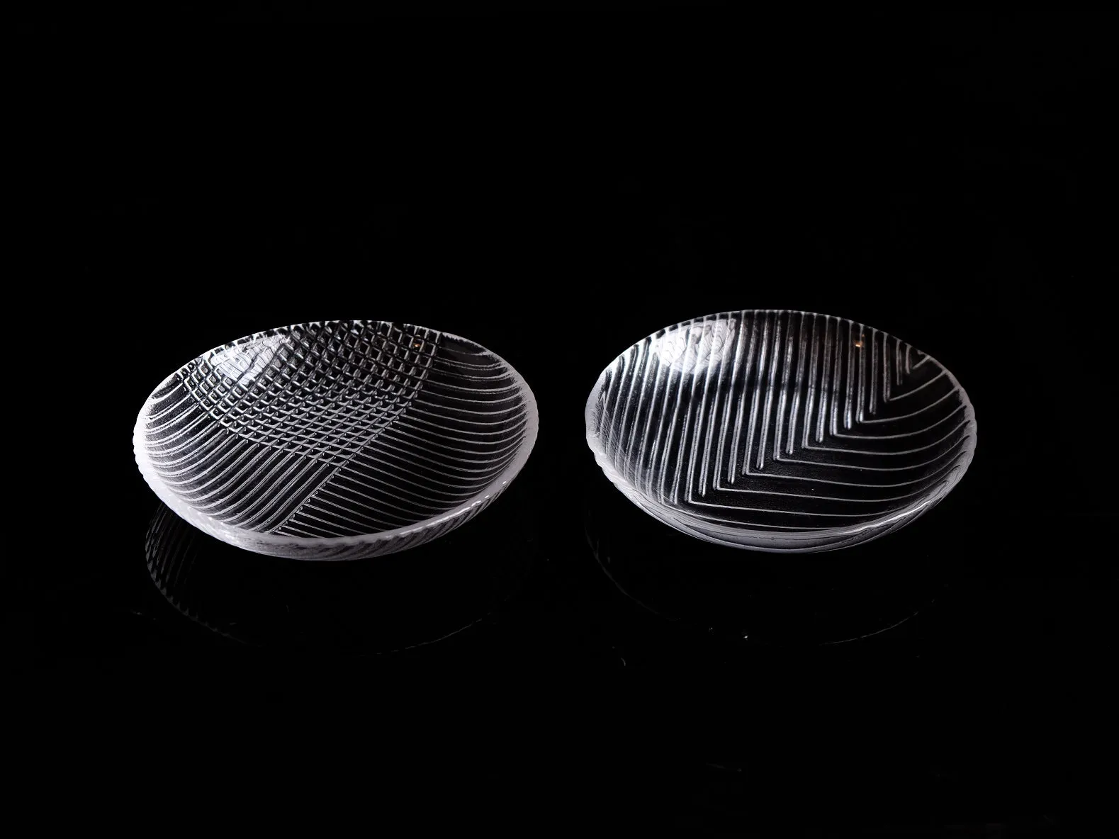 Hirota Glass Moyai Plate M Hash (2221N)