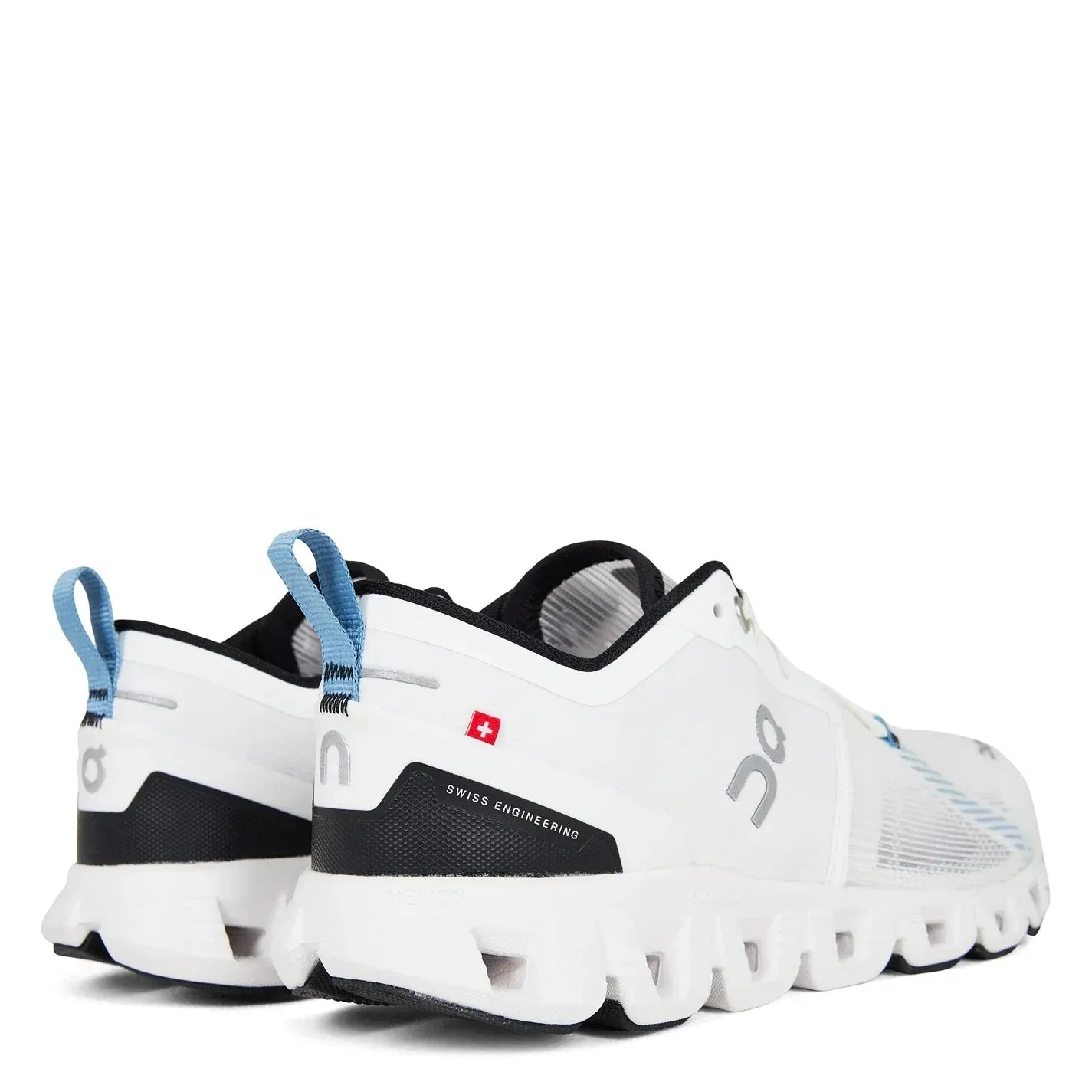 ON Running On Cloud X Shift 3 Trainers