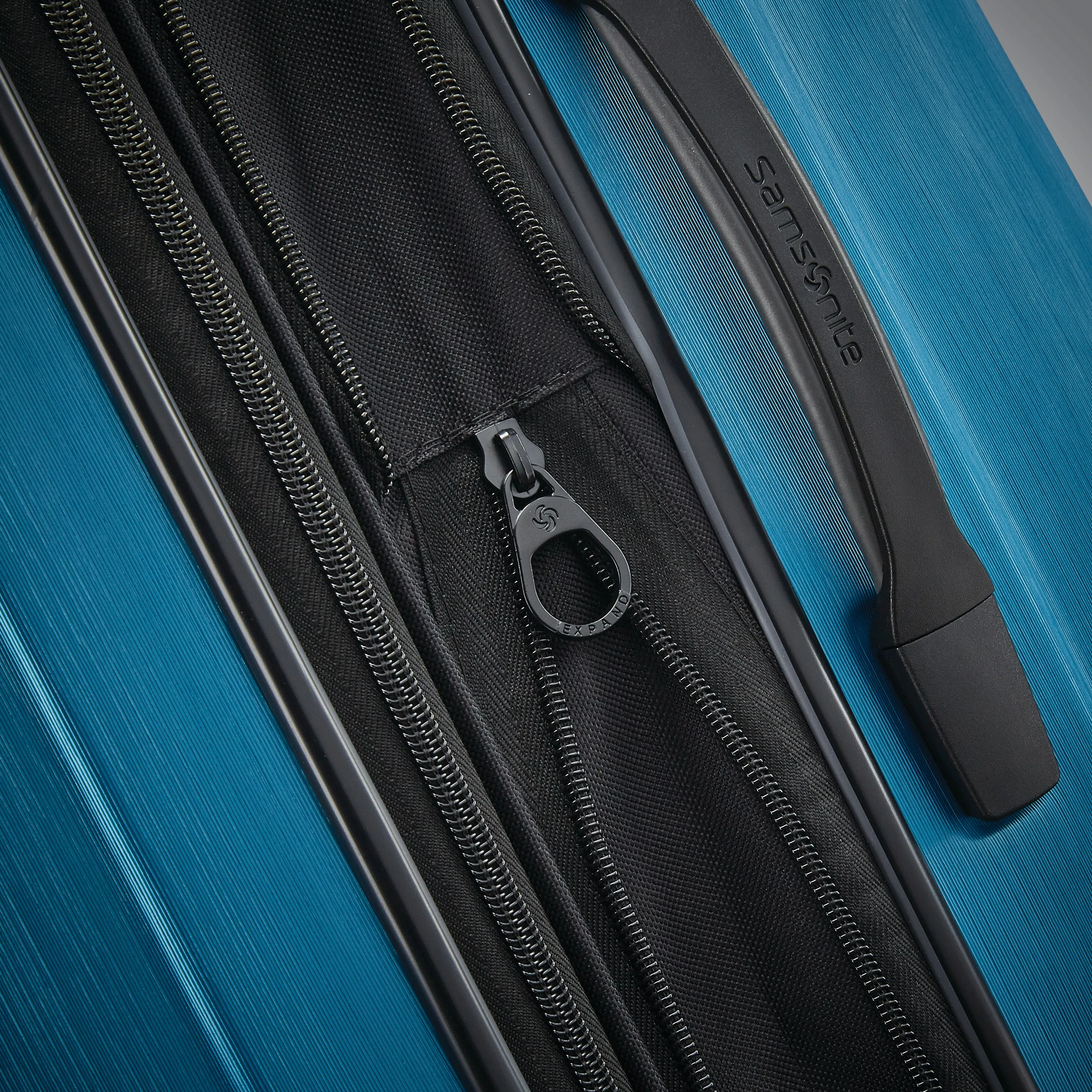 Samsonite Centric 2 Expandable Hardside Luggage with Dual Spinner Wheels