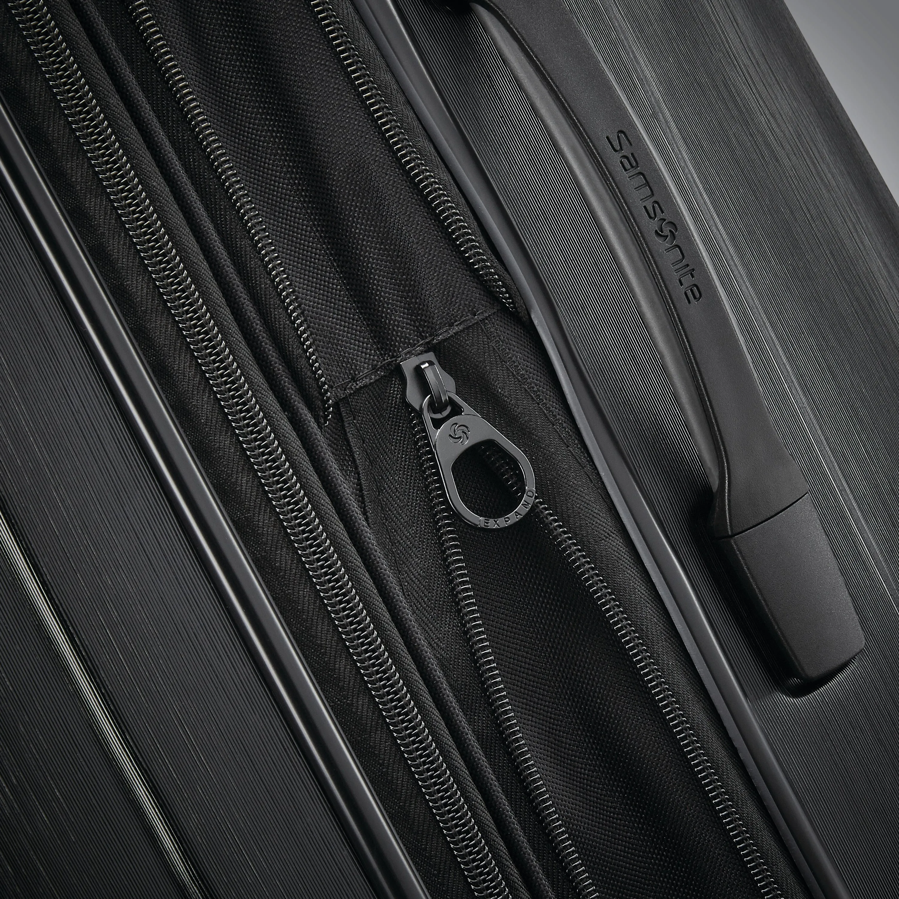 Samsonite Centric 2 Expandable Hardside Luggage with Dual Spinner Wheels