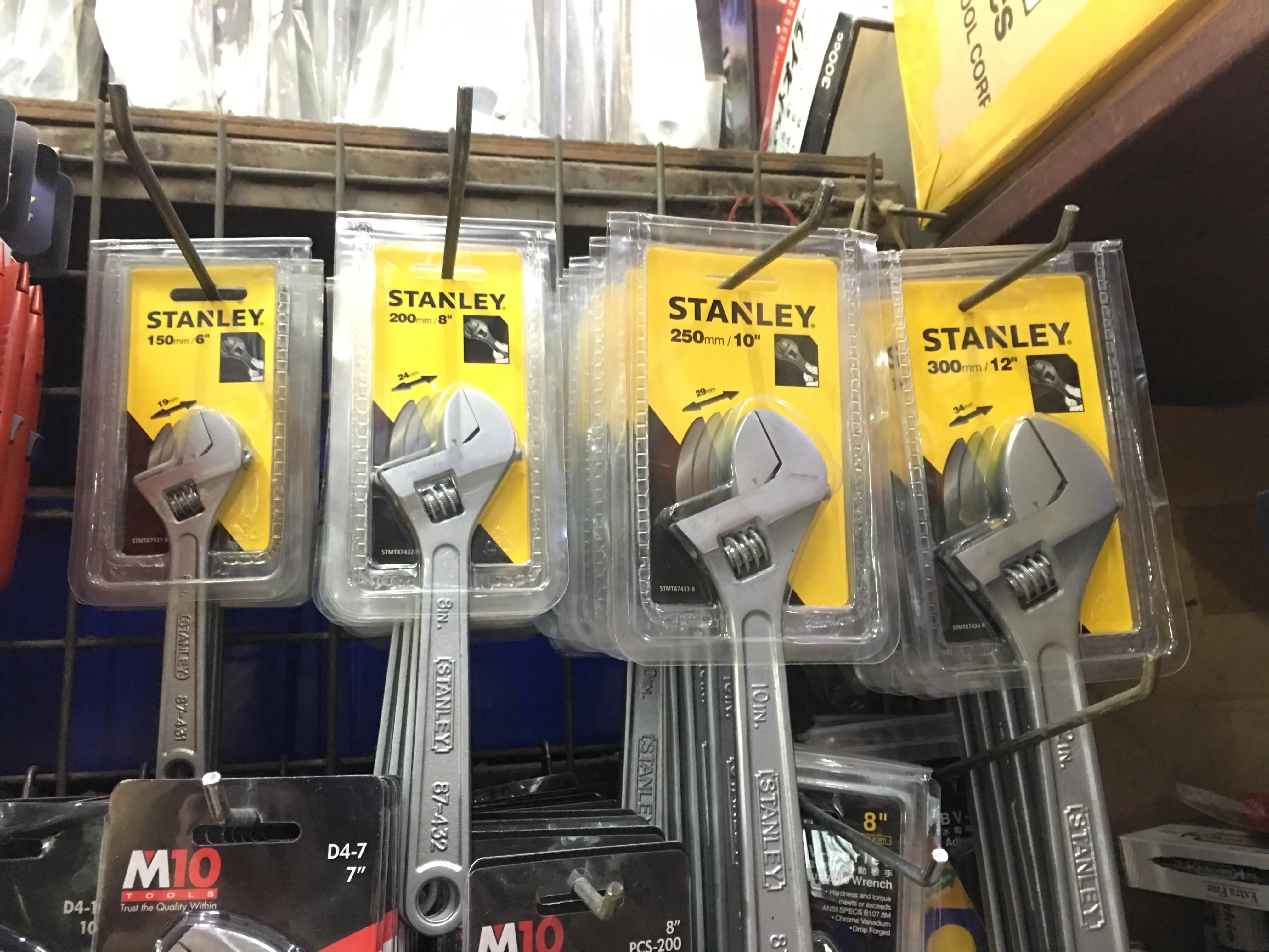 Stanley Adjustable Wrench | Sizes : 6" (87431), 8" (87432), 10" (87433), 12" (87434)
