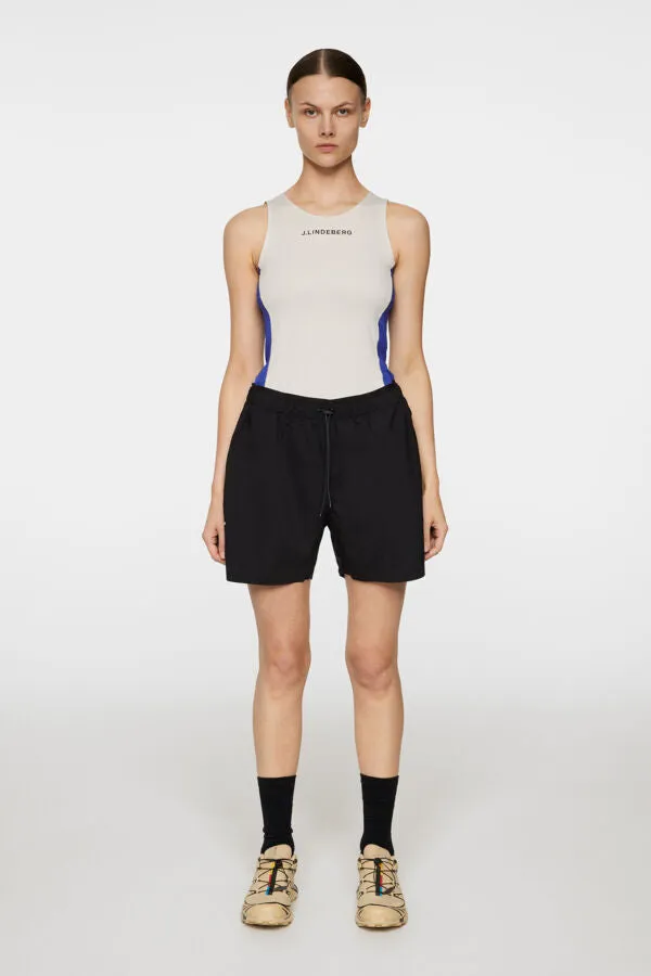 Tanice Top